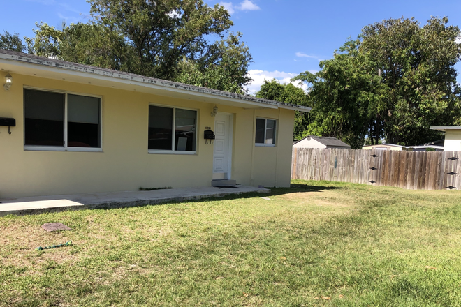 Front View 6289/91 SW - Summer & Fall Sale - 2 Bed/2 Bath Apart., close to UM campus*Call 305-815-2356 or 786-626-0798