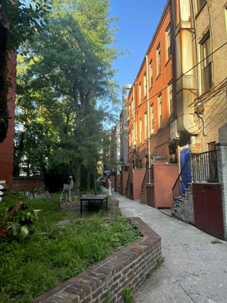 Building entrance/exterior (reach out for a video of the interior!) - Room available in charming Bed-Stuy apt 30 min to campus for Aug-Sept