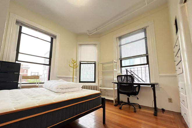 main bedroom with queen size bed, standing desk ect., - Right in Harvard Square (HUH Summer Sublet) Apartments
