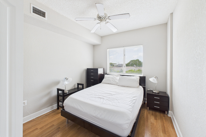 Bedroom 1 - Spacious 2/1 unit in South Miami - great amenities assigned parking - close to UM Condo