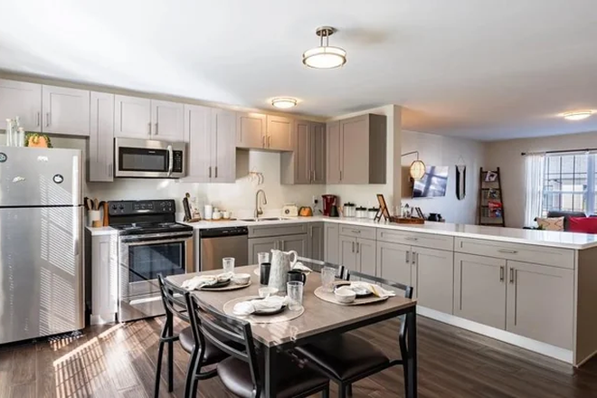 Kitchen - Redpoint Apartments