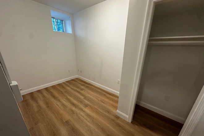 Living Area - 1-2 Bed Split with flexible layout and renovated kitchen! Apartments