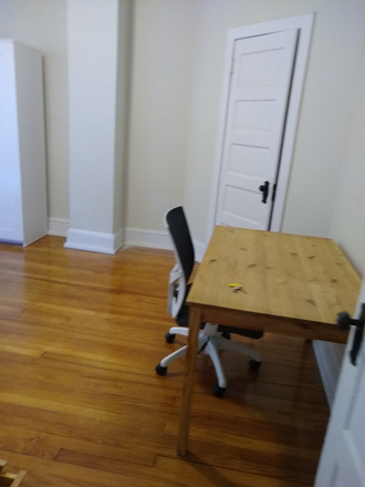 Bedroom desk - Furnished room-S. Harrison St-Princeton House