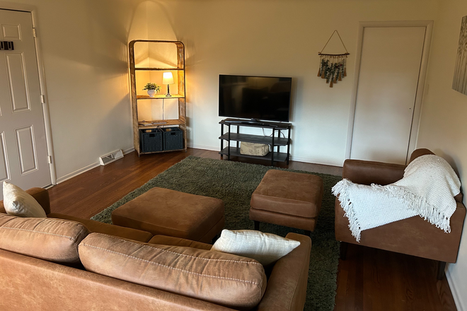 living room with internet - The Denver Sunlight Den Apartments