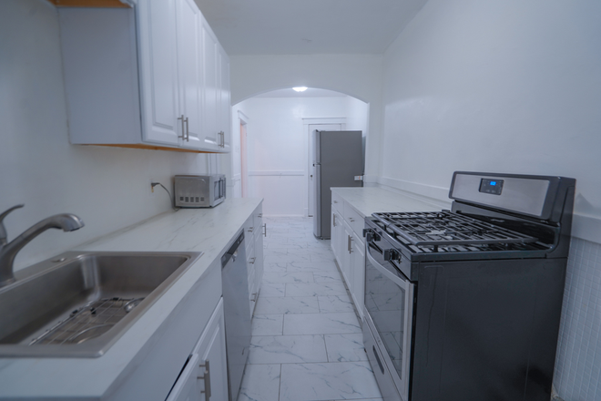 Kitchen - 750 Leland #1S Apartments