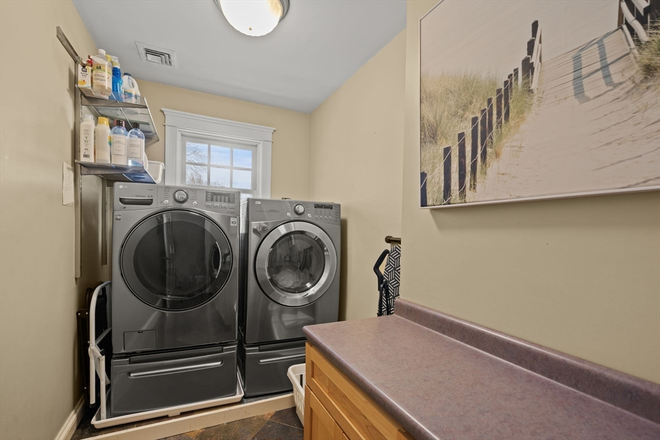 Living - 5 bed 2.5 bath House Waltham