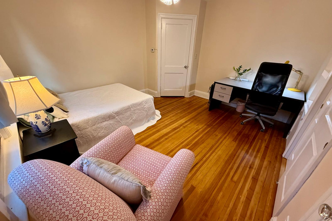 Large and Comfortable Bedroom - Rooms in shared home-Washington Rd-Princeton