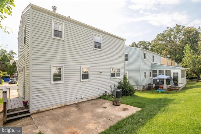 back - Newly Renovated Huge House!