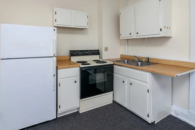 Kitchen - 4 Bedroom Located in CUF Neighborhood! House