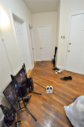 Living area - NO BROKER'S FEE - 1 BED ON HAVILAND ST - CONTACT MINNIE 617.817.5069 Apartments