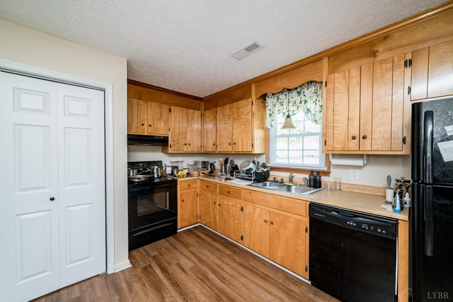 Kitchen 2 - Nice 2Bd/1Ba For Rent