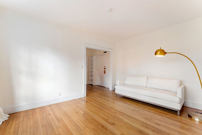 - - Close to Campus! 1 bed w/ Heat & Hot Water Included. Laundry in the Building Apartments