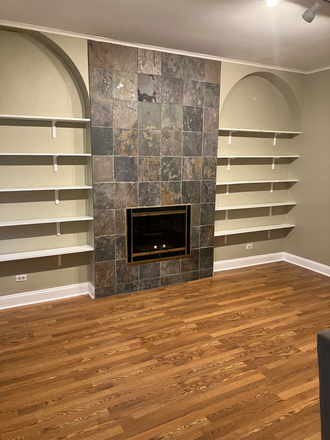 Living Room - 1047 W. Taylor  4 Bedroom Apartment