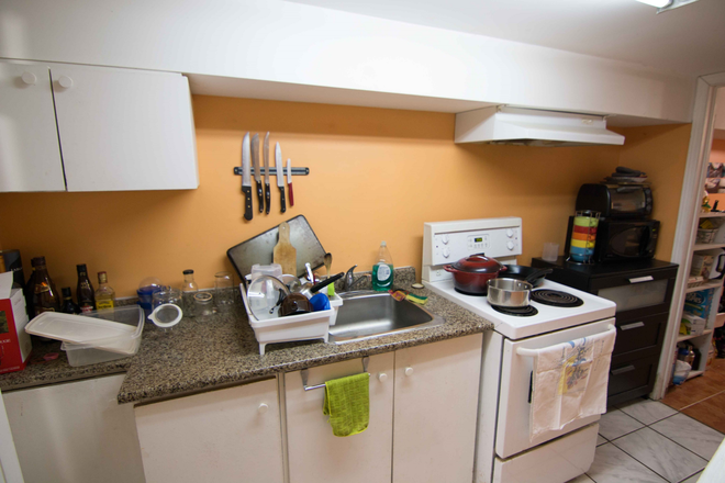 Kitchen - ANNEX/CASA LOMA ROOM FOR RENT