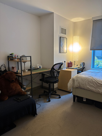 Bedroom - Spring semester sublet 7 mins to Harvard Yard Apartments
