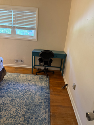 Queen size bed - 233 Tyler Brooks Drive Williamsburg, VA 23185  (10 minutes from Campus) House