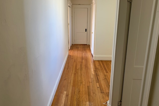 Hub Realty - Excellent front facing one bedroom split, in Fenway Apartments