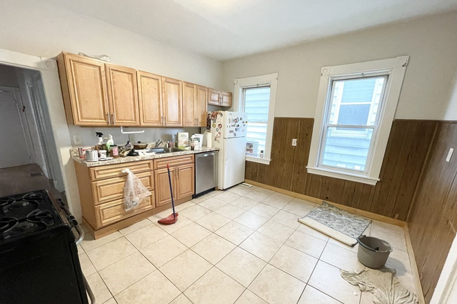 Call Arezou for info. 617-584-7817 - Spacious 3 bed on Wave Ave.!! Close to UMASS BOSTON!! Apartments