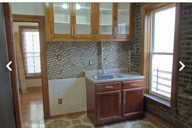 kitchen - 3 Bedroom in Crown Heights Apartments