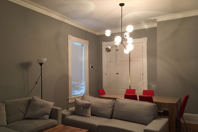 Living - Huron & College ( M5T 2B6 ) House
