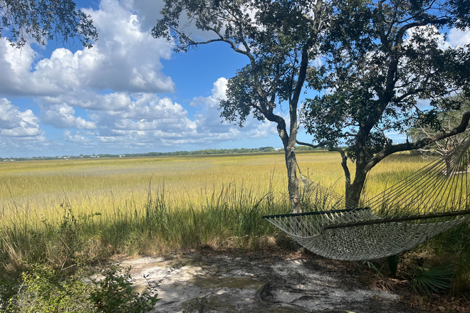 Relax after a long day. - Private 2-Bedroom End Unit Condo with breathtaking marsh views conveniently located in West Ashley