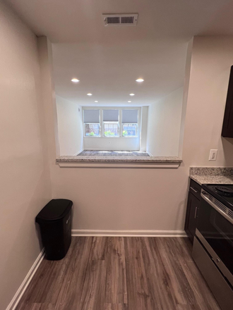 kitchen - Thames Point Apartments