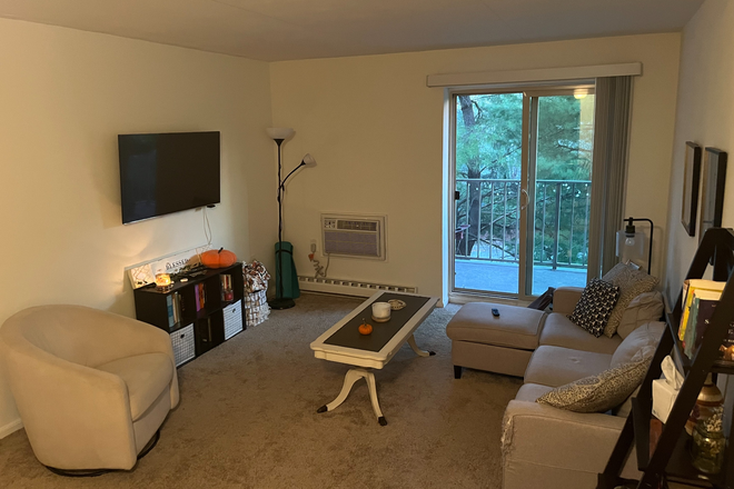 living area - Valley Forge Suites Apartments