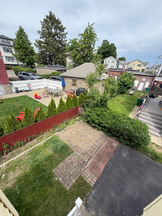 - - TUFTS UNIVERSITY FOUR BEDROOM APARTMENT JUNE 2027