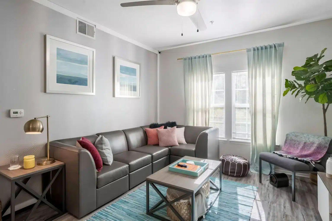 Spacious Livingroom - 4x4 Platinum Apartment in Orion on Orpington