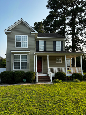 Outside street view of the house - 3 Bedroom Home,  2.5 bathrooms for rent. Great location and in a quiet neighborhood!