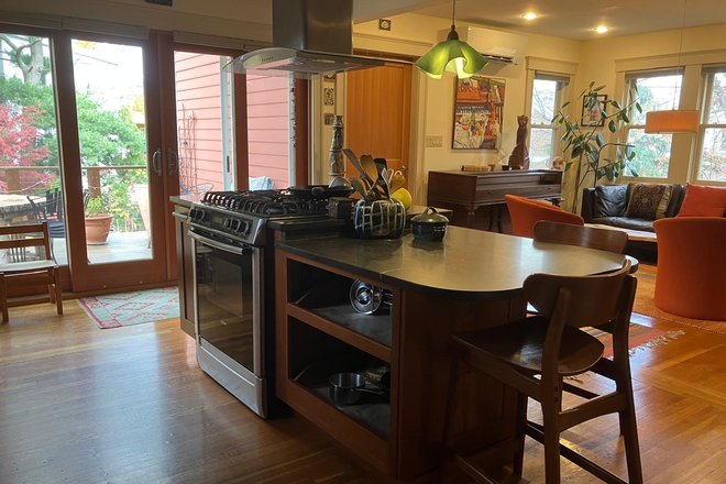 Kitchen - Home near Harvard campus
