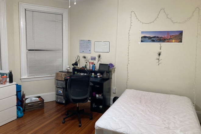 4 Bed 2 bath - 114 Hemenway St - NO BROKER'S FEE!! LARGE, BRIGHT 4 BEDROOM 2 BATH on Hemenway St. Apartments