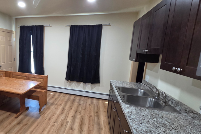 Dinning - Furnished Student Rental Utilities included