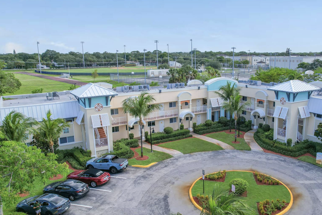Outside - Meadow Reach Apartments