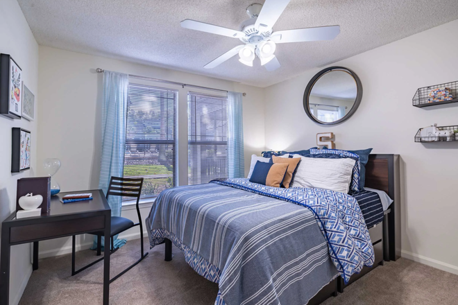 Bedroom - First months rent covered ($500 a month!!!) Lease Takeover Fall 2026- Spring 2027
