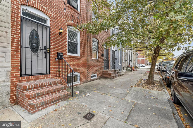 Front view of property - Comfy, fully furnished 1 bedrm/1bath utilities included just 4 blocks from John Hopkins Hospital Duplex