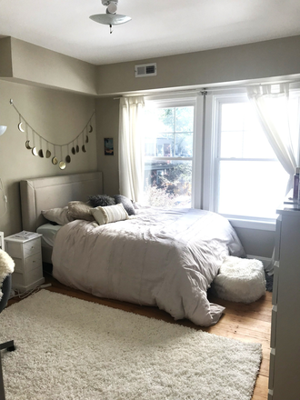 Bedroom - 6-BR/2-Bath Large Townhouse for Rent - Short-Term / Rooms Flexible NO FEE