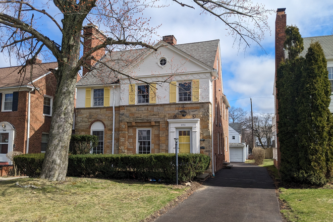 Exterior Front - 5-Bedroom, 2-Bathroom Upstairs Unit in a Double
