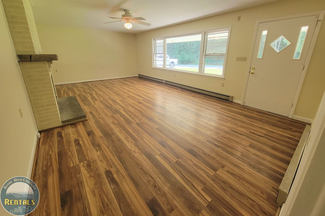 Photo - Spacious House Located off the 105 Bypass