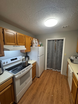 Kitchen - Harbor Point Townhouse, Room Available