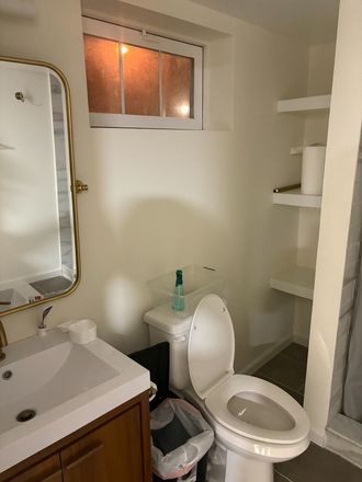 Bathroom of bedroom - Room for rent - 9 Month lease House