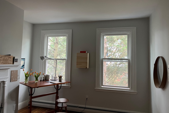 Lots of natural light. - Beautiful Classic Room Available in Newly Remodeled 3bed/2bath Unit Triplex