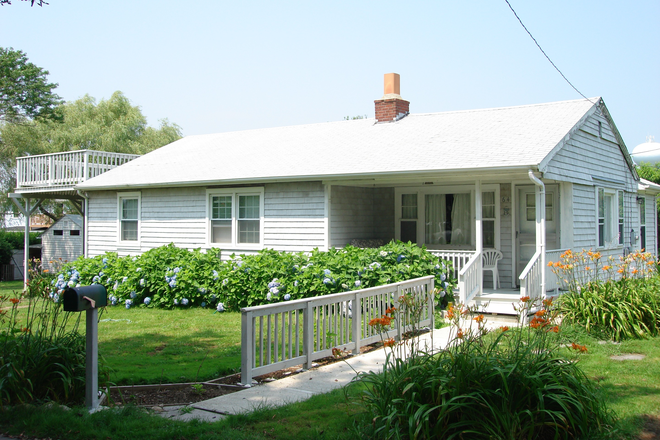 Exterior - 64 Hemlock Ave House