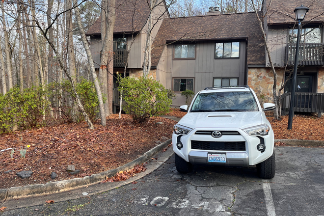 Parking - 3B/3Bath Townhouse in the Forest, 6mins drive from Duke