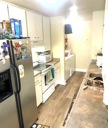 Kitchen - Spot in double room in apartment near UTC