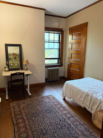 Bedroom - Beautiful Room in historic House on BU Campus