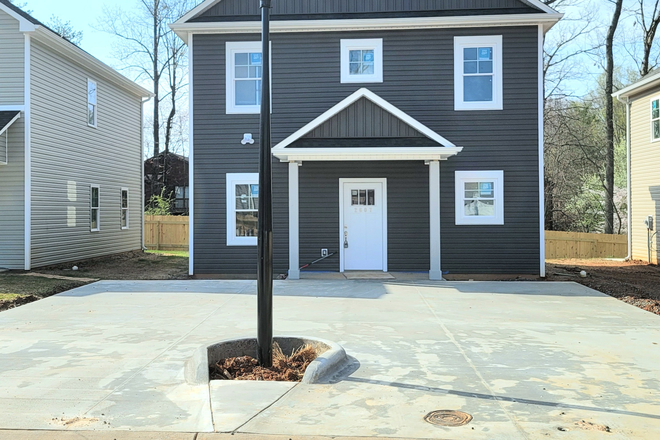 Outside street view - Charlton Farms Luxury Student Homes