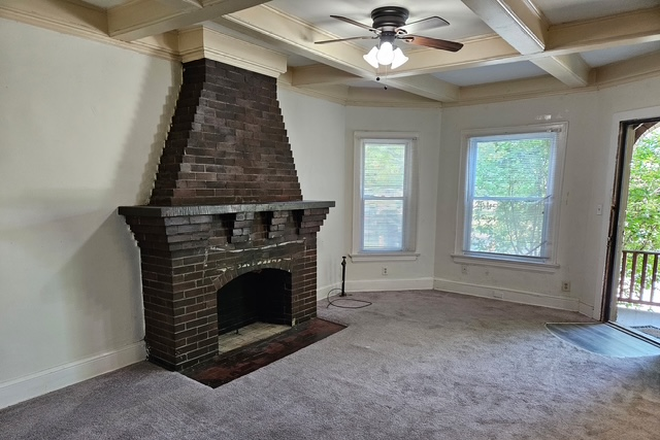 Bright large living room, with front porch! - LAMONT APARTMENTS/ CLOSE TO CWRU, DENTAL SCHOOL, CLINIC!