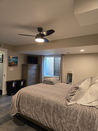 Basement Bedroom - Fully Furnished Basement Bedroom/All Bills and Amenities Included House
