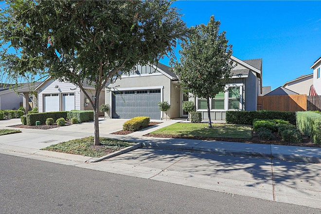 Outside view - Junior Master bedroom in the Moraga neighborhood